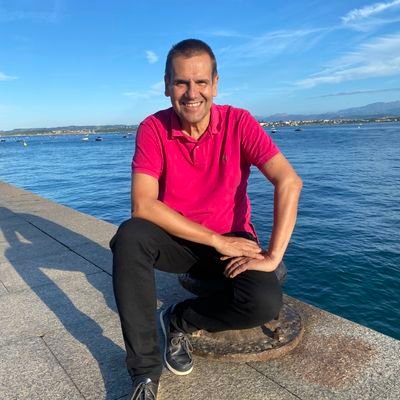 Aficionado a la Historia. Conocer el pasado nos permite no repetir errores en el futuro.