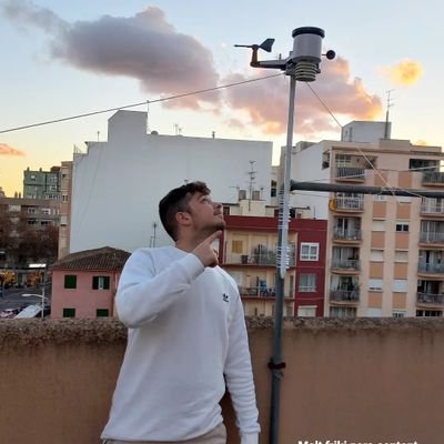 Xavi, 24 años.
Aficionado a la meteorologia, climatología y aviones.
Cuarto de Geografía en #UB.
Trabajo en aeropuerto #PMI (Mallorca)