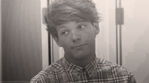 Georgia waits for One Direction !! Do you love Louis? Follow me !