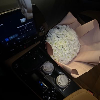 alqoloupx_'s profile picture. ربي ارزُقني عناق أختي وعمي عند باب الجنة💔