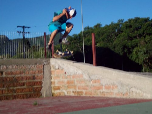 Escrevo aqui no presente para que no futuro
seus olhos possam lembrar de mim, quando sua mente
me esquecer.