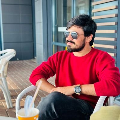 MalikAh82981246's profile picture. Papa ka paara 🤣
Yr kouch too hai jo khood ko khood
Ke smjh ni a rhi 🤔😎