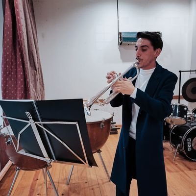 Trompetista BMCM 🤍💙
Trompetista AOSF 🤍🖤
IPB-Música 💜 🎓
Mestre em Educação Musical no Ensino Básico
