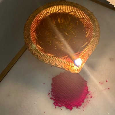 VaneetaAgnihot1's profile picture. No one is you and that is your power !