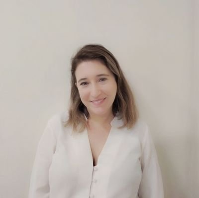 Máster en Marketing, Consultoría y Comunicación Política por la USC.Psicóloga por la UPSA