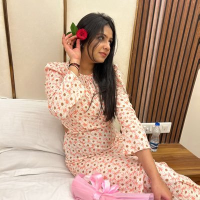 khushiee__singh's profile picture. Caught between an unreasonable heart & a no nonsense mind.