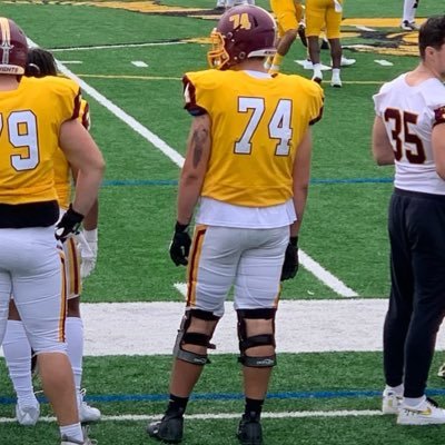 6’5 290| @FootballGannon OL