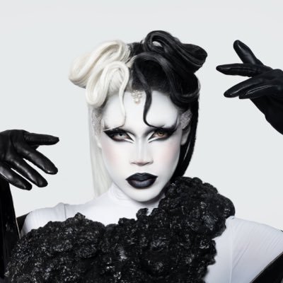 La Reina hibrida, mitad alienigena, mitad humana 👽Na.Walpurgis & House Black & White👽  🌺Buga Queer Bar🌺  🚀YouTube Nave Dragniza🚀 📸 @brum.models 📸