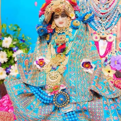 दिल बड़ा रखो दुनिया बहुत खूबसूरत भी है और छोटी भी है।।।।।