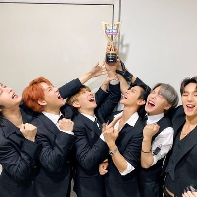 Jone_514's profile picture. 2n살 늦베베 /
트위터 너무 어럅따...
나도 트친을 갖고 싶다...
근데 트위터 너무 어럅따...