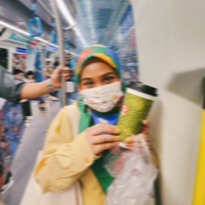 Isthisapplepie's profile picture. Yes. I RT a lot.