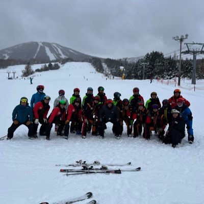岩手大学公認の基礎スキー部です!😆 冬は専属コーチのもと安比高原で練習します! 未経験者大歓迎!初心者からでも卒業する頃にはカッコよく滑れるようになります!#APPI #NORDICA #GIRO #swix