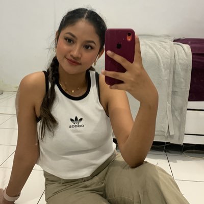 balenciate's profile picture. when the sun goes down, i glow up✨💃