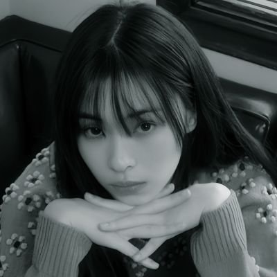 Pada aksara 'ku haturkan sejuta rasa. Pada segenggam asa 'ku ucap puja-puji 'tuk semesta. Hadirnya bagai pelita dalam kelam semestaku kala didekap malapeteka.