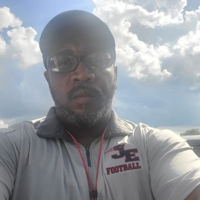 Head Football Coach @ John Ehret High School. 
Coaching is a profession of love...

NUPE💎💎💎

Isaiah 43: 18-19🚀🚢 Proverbs 26:26🎯