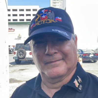 saludos! mi nombre completo es Carlos Eduardo Rivera Francés y soy facha de ultra derecha y chileno ! amo a mi General Pinochet!