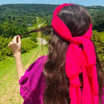 شده ام باد در احوال خودم می چرخم
در خودم هستم و دنبال خودم می چرخم