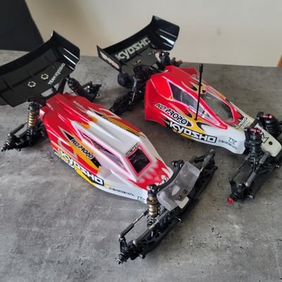 malezou's profile picture. 息子のサッカー応援団長🎵テニスにランニング、スポーツ大好きなアクティブおやじ。約10年ぶりにラジコンに目覚め、改めて楽しさを知ってしまった40代(笑)時間を見つけて1/10オンロード・オフロード、Mini-Zを楽しんでます😊色々情報交換など出来ればと思っています。無言フォロー失礼します💦