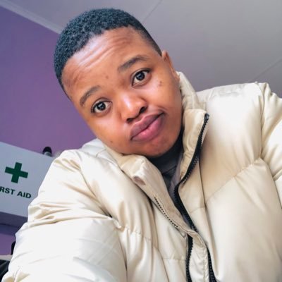 2x👨🏿‍🎓•Student x Bookworm 📚Sneaker Enthusiast👟.UK:5 📧:anelethembelihle@gmail.com ✊🏾🏳️‍🌈♏