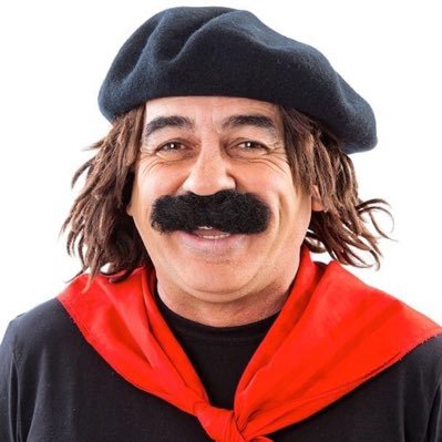 Humorista gaúcho, conhecido pelo personagem Guri de Uruguaiana.