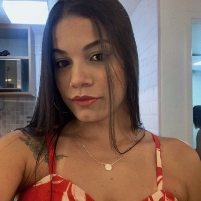 Professora 👩🏻🏫; 28 anos; Letras-UFRRJ; Pós-graduação-UERJ; Mestrado- UERJ; @pitteraguiar 💍