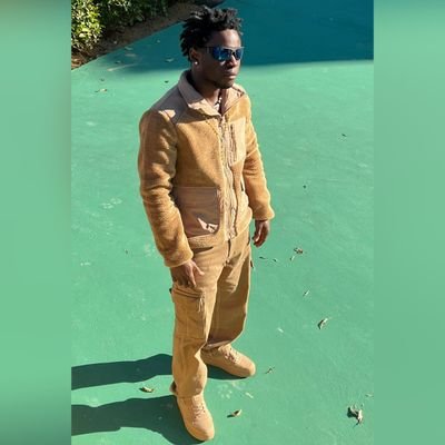 #Artist/Songwriter•💚Solid$uper$tar.
THE GRASS IS GREENER ON THIS SIDE. #TMFTJ
