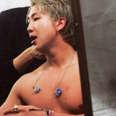 a peituda mentalmente aposentada do namjoon e do yoongi — @acervobtsaus