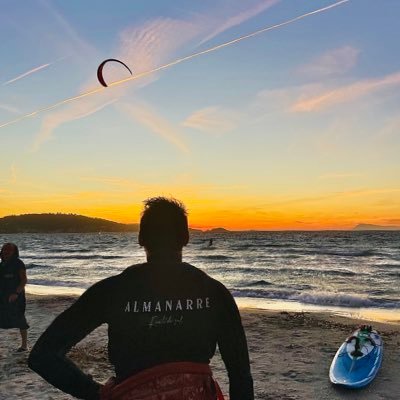 AntoineLawyee's profile picture. 