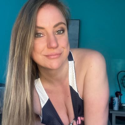 41 | 5’11” | All natural big boobs | Mature Mommy | Fetish Friendly | bu for: @princess420slut