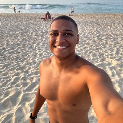 @fluminenseFC 🇭🇺• Rio de Janeiro • Funcionário público • MATEUS 7:8 “O silêncio precede as grandes conquistas”