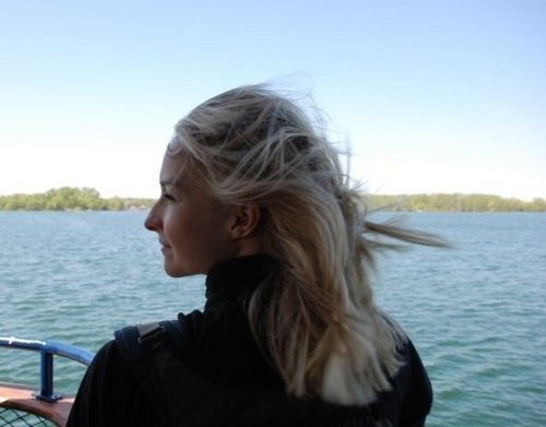 Mom, wife, physiatrist. Enjoying all things in wine & whisky, medicine, travel, baking with coffee, arts & dance.