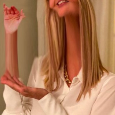 I am not Ivanka Trump but I *am* her freaky long neck.