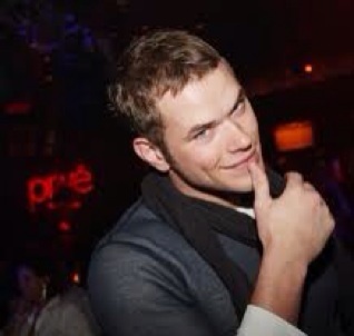 SavageCullen's profile picture. I've screwed up a LOT lately, ...sorry babe. On my way home. I fuckin swear. *making it up to Rosie* {18+ RP only, #DarkestBeforeDawn , #MamasMinions }