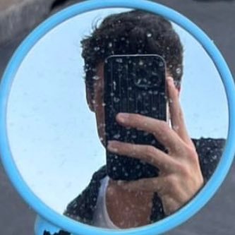 Conn_x's profile picture. Ό,τι σκέφτεσαι για μένα,το εύχομαι για σένα.