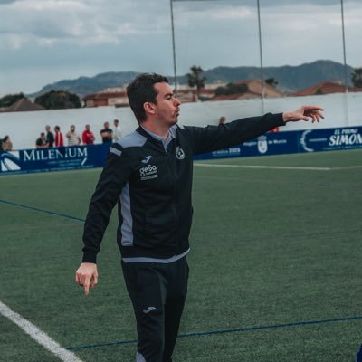 ▫️ENTRENADOR DE FUTBOL NIVEL II Avanzado.      ◾️Técnico en actividad física y deportiva.