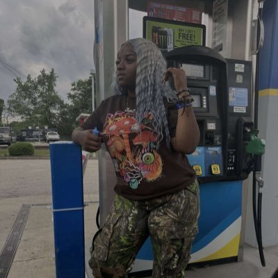 schiller_e42720's profile picture. A pessimist sees the difficulty in every opportunity; an optimist sees the opportunity in every difficulty.