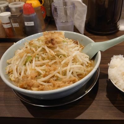 Taro77509472's profile picture. 地元にいないと、今いてくれる家族を大事にできない気がして。