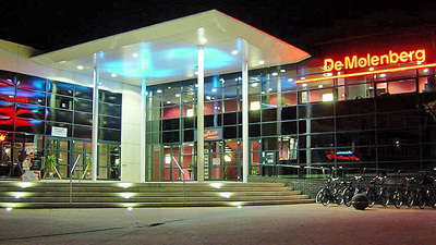 Een sfeervol en gastvrij theater & congrescentrum in het hart van Delfzijl, vlak bij de haven.