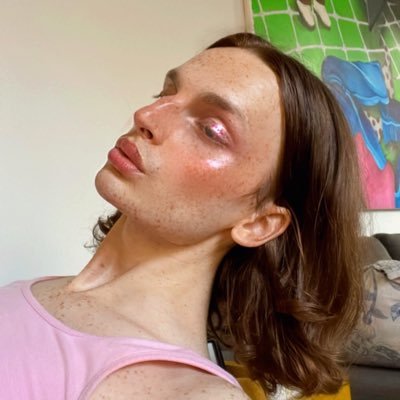 Queen of Tweeting and Deleting ✨ instagram: @letsgetqueene ✨ she/they