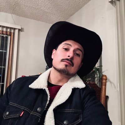 ericksqwerty's profile picture. Escéptico, texana maverick y  punta levis.