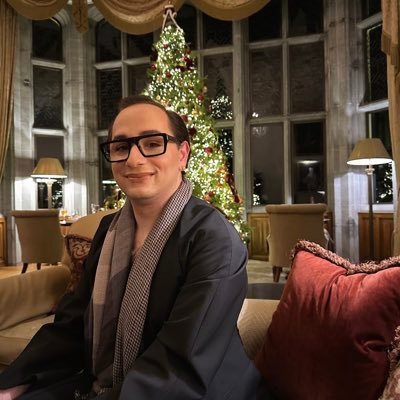 ~ B.Bus. | MA in Gender, Sexuality & Culture from @ucddublin | Language enthusiast français | All views my own | Queer | Junior Legal Executive 🌻🏳️🌈🧑⚖️