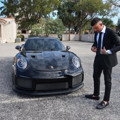 PUBLIC FIGURE: Day Trader | Car Enthusiast 🏎 Trading Tutorials. I Teach People When To Click Buy Or Sell At The Right Time So They Make 💰 #MoneyMindset