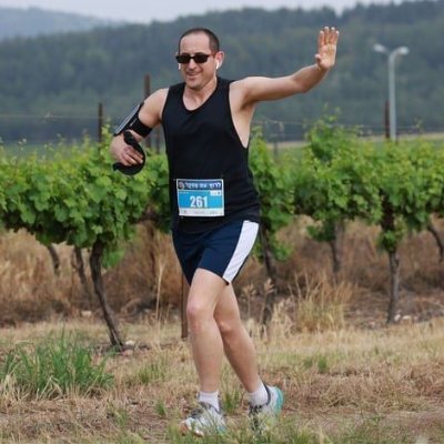 zvikab's profile picture. רץ ושוחה, אוהד הפועל תא -Don't text and drive