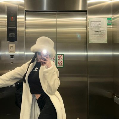 dara_dara5461's profile picture. Lover of life, laughter, and all things beautiful...