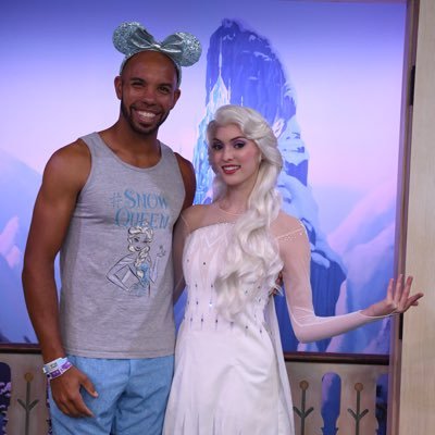 ItsJerendelle's profile picture. Hi! I’m Jeremy / Jerendelle! Disney Adult and Gay 🌈 Roller Coaster Enthusiast 🎢 ❄️Magic is calling! Come experience it with the Elsa Squad!❄️✨