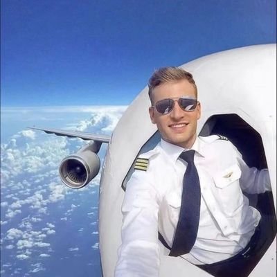 X8k5tbylR565404's profile picture. 