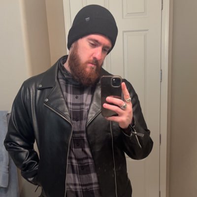 Irish/Scottish boy living in the US of A, looking for new friends in this weird country, lover of all things nerd, pro wrestling, music, video games and films