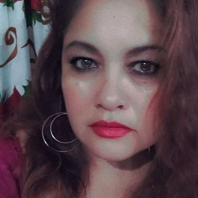 MAMA, HIJA, HERMANA, AMIGA, TIA INCONDICIONAL ME GUSTA LA MUSICA DESDE ROCK , POP ETC. HASTA CLASICA, COCINAR, LEER, VIUDA