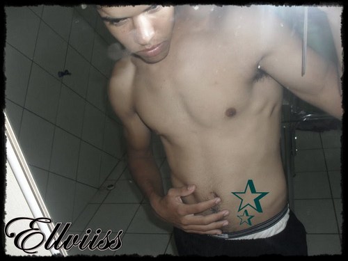 18 anos, sou alto,tenho olhos castanho, danço break, curto rock,rap,sertanejo.... qer saber mais segue ai ^.^