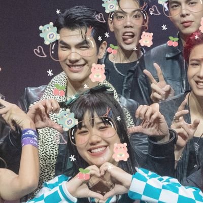 ชื่อ Himemiya Erika ยังไงฝากเนื้อฝากตัว ยินดีที่ได้รู้จักทุกคนเลยน้าาาาา 🇹🇭&🇯🇵 กับไอต้าวความรักทั้ง 4 @pavelphoom 💖 @ppoohkt @milephakphum 💚 @nnattawin